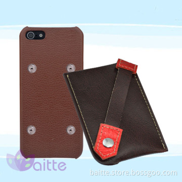 detachable pouch on the phone case with hand strap